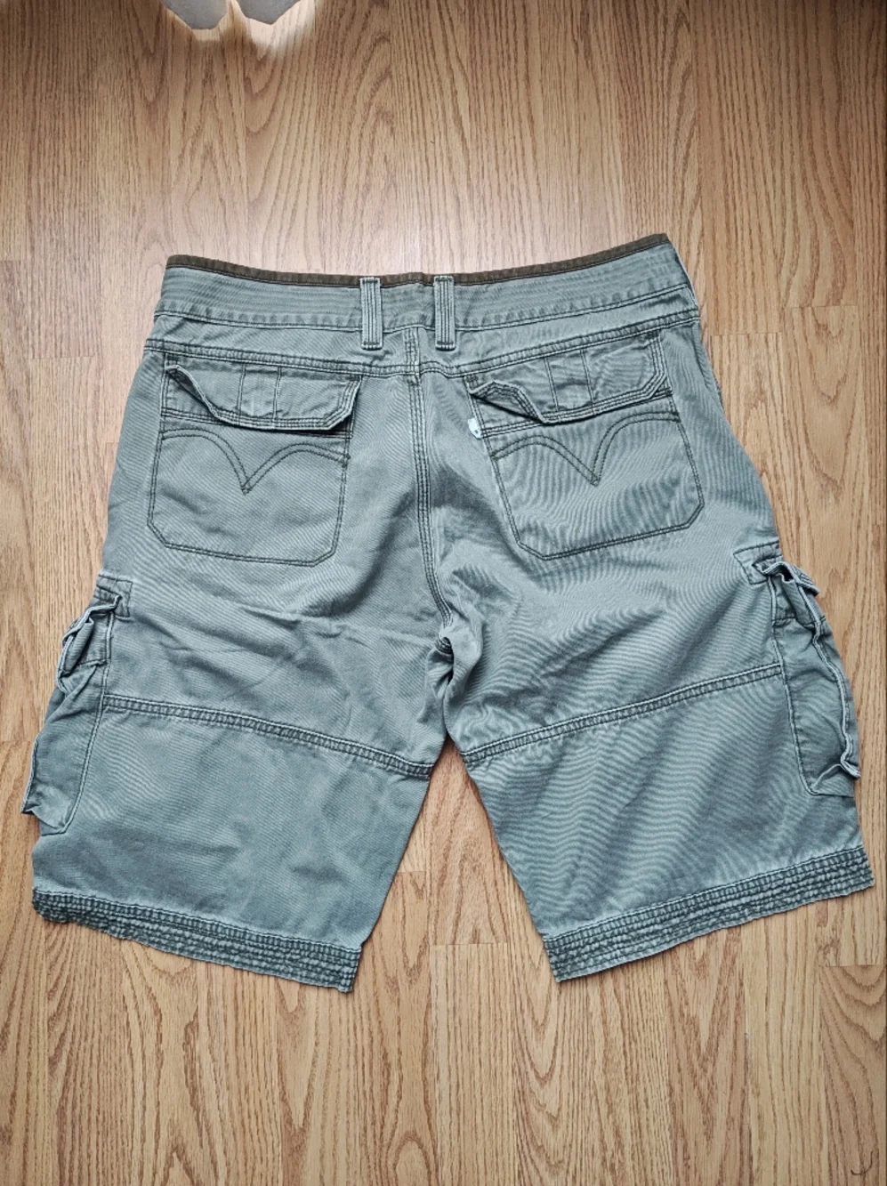 Levi’s Men’s Cargo Shorts Size 32 Sage Olive Green Heavy Duty Canvas Utility